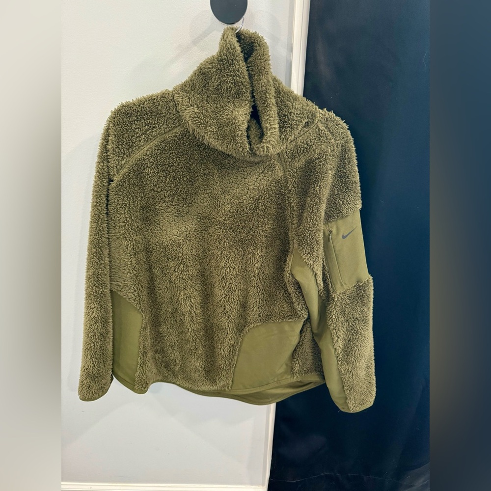 Nike sherpa turtle neck pullover olive green large